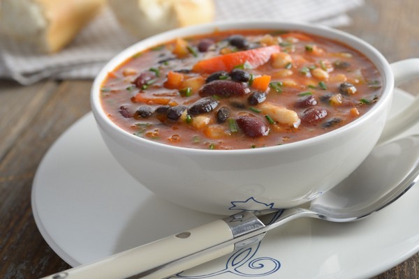 Фасолевый суп с овощами