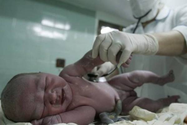 Что происходит при рождении в организме ребенка?