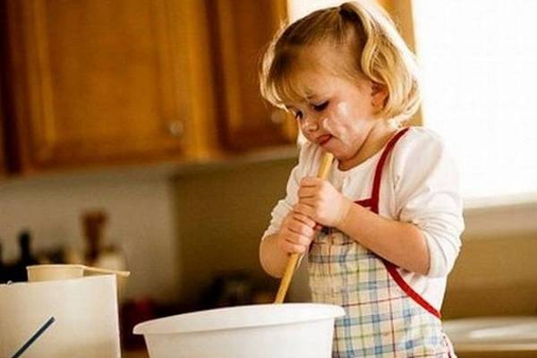 Маленькие помощники на кухне: воспитываем из малыша кулинара