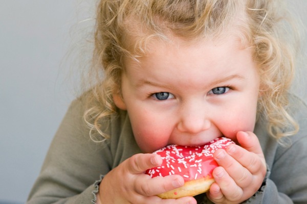 Почему у ребенка возникает лишний вес: ТОП-3 психологические причины