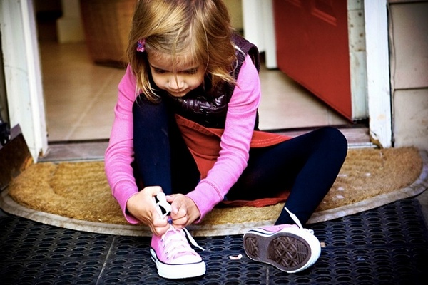3 веселых и оригинальных способа научить ребенка завязывать шнурки