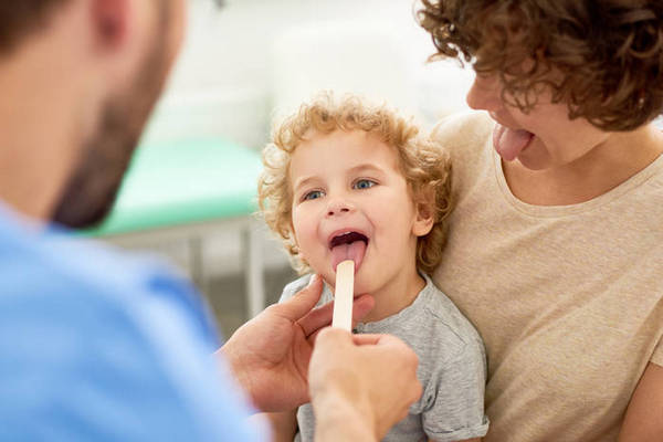 5 причин неприятного запаха изо рта у ребенка: будьте внимательны