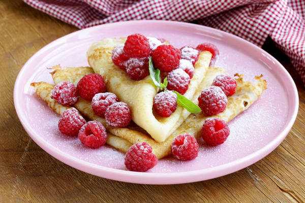 Что приготовить на завтрак ребенку: овсяные блинчики с ягодами