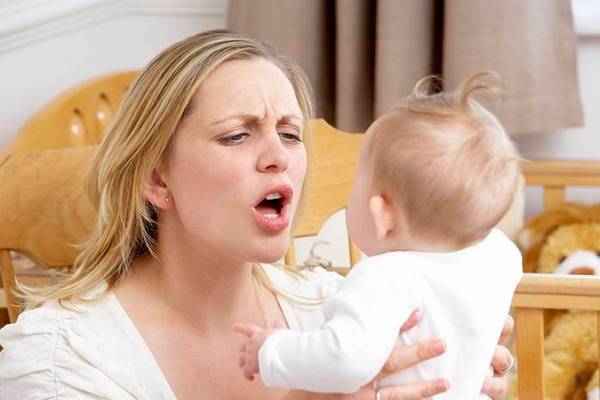 Почему нельзя встряхивать грудного ребенка: опасно для жизни младенца