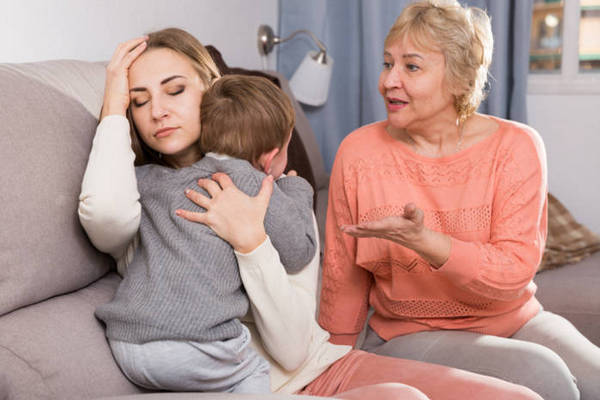Как отучить бабушек вмешиваться в воспитание ребенка