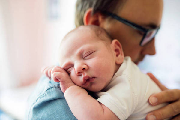 Как оставить новорожденного с папой и не переживать: подробная инструкция