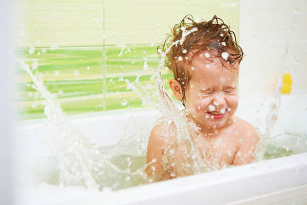 Если ребенок боится купаться: 4 подсказки как преодолеть страх