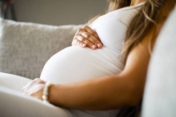3 причины, почему ребенок икает в утробе