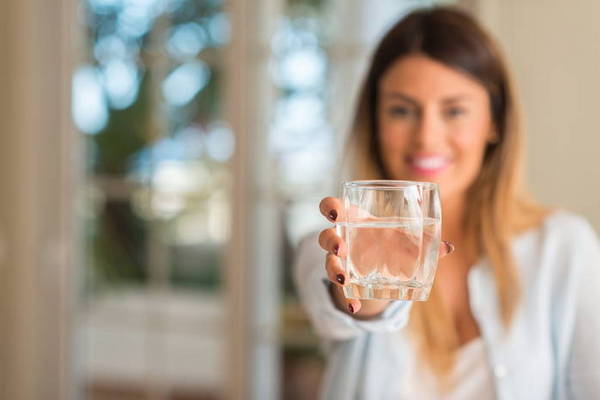 6 ситуаций, когда необходимо выпить стакан воды