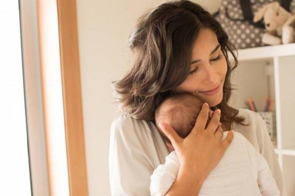 Почему икает грудничок и как с этим справиться: шпаргалка для молодой мамы