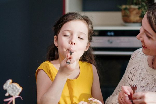 4 фразы, которые могут вызвать расстройство пищевого поведения у детей