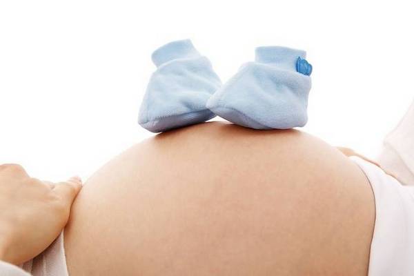 Почему при беременности чешется живот: не оставляйте без внимания