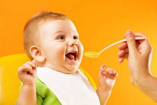 Первый прикорм: о чем предупредят вкусовые предпочтения малыша