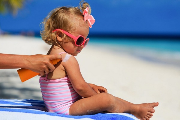 Безопасный для ребенка загар: польза и правила приема солнечных ванн