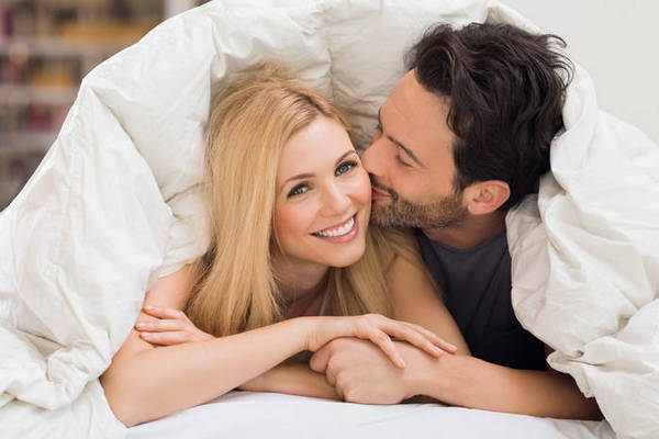 5 вещей, которые счастливые пары делают перед сном: возьмите на заметку