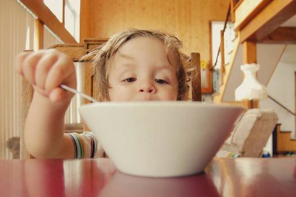 Как уговорить привередливого ребенка поесть: советы от родителей