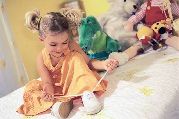 3 веселых и оригинальных способа научить ребенка завязывать шнурки