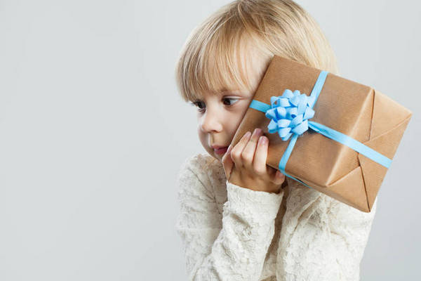 5 случаев, когда нужно оставить ребенка без подарка