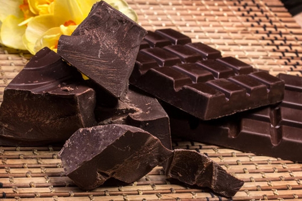 Какая польза от черного шоколада?