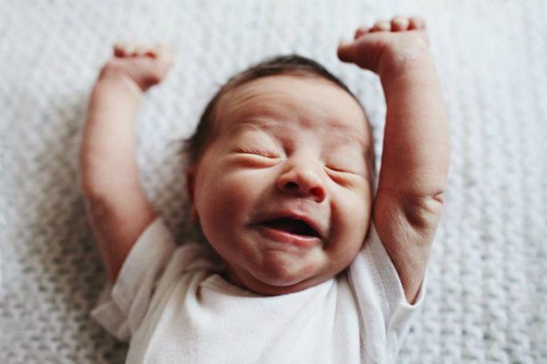 Слух, зрение и другие органы чувств у новорожденного: что нужно знать родителям