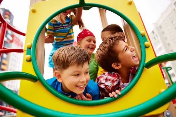 Без слез и драк: 7 правил поведения на детской площадке