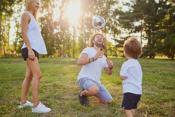 Отдыхаем всей семьей: 10 семейных игр на свежем воздухе