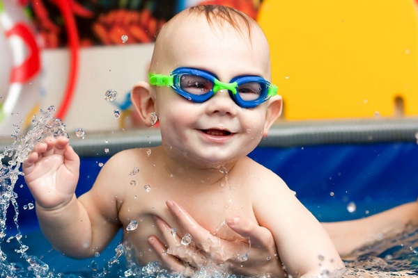 5 причин отдать ребенка в плавание