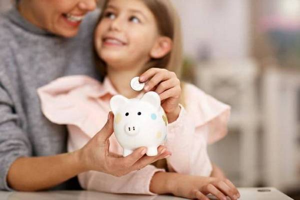 Что нужно рассказать детям о деньгах: 5 советов финансового гуру своей дочери