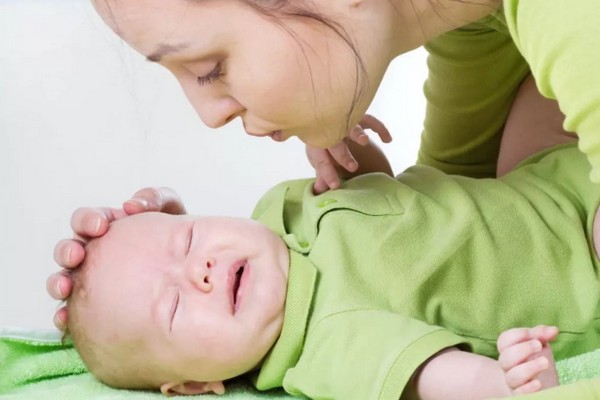 Как распознать колики у новорождённого