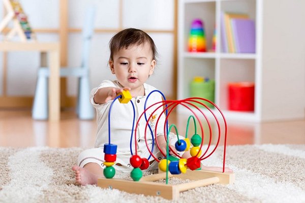 Как правильно выбрать полезную и безопасную игрушку для ребенка