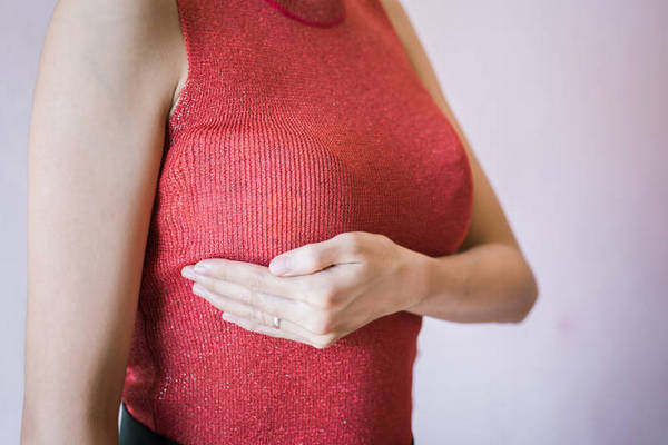 Болит грудь: 5 экстренных способов помочь кормящей маме