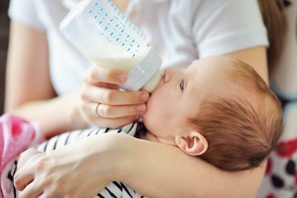 Кормление молочными смесями: несколько важных правил
