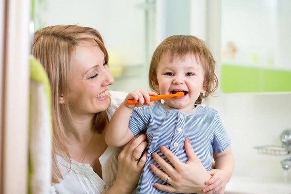 У ребенка почернели зубы, что делать?