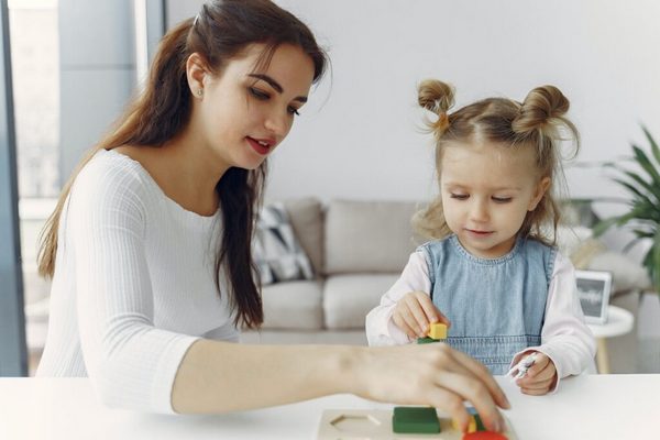 Как выбрать няню для ребенка: 4 простых шага
