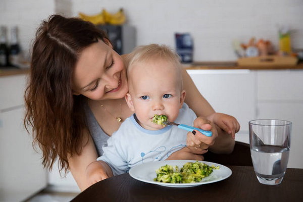 Питание ребенка в год: как и чем кормить?
