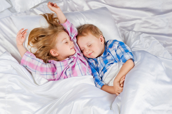 Спим без нервов: 5 приемов, чтобы уложить ребенка спать днем
