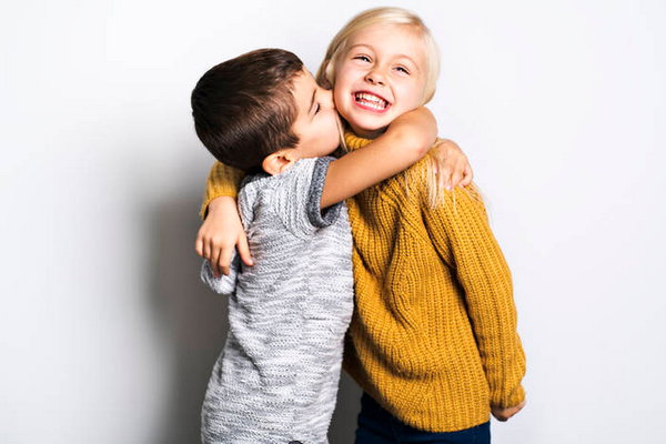 Как научить ребенка дружить со сверстниками