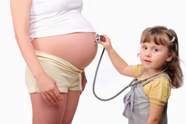 6 советов для родителей, как подготовить первенца к рождению второго ребенка