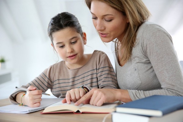 Домашние уроки с ребенком: 3 совета родителям