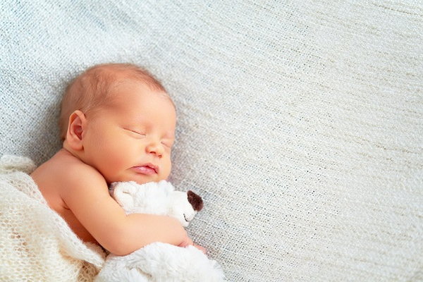 Как правильно одевать новорожденного без вреда для здоровья
