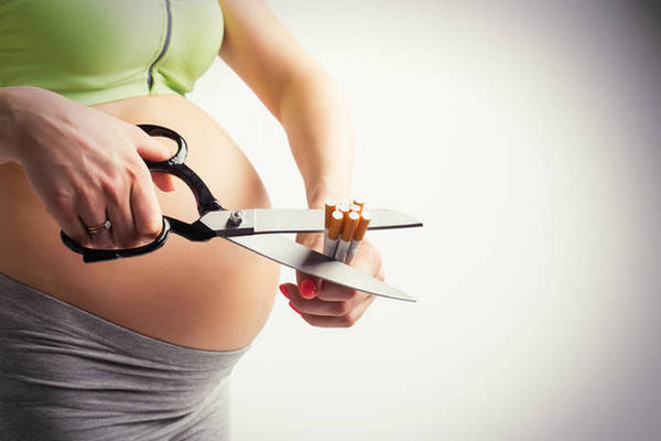 Как правильно бросить курить при беременности