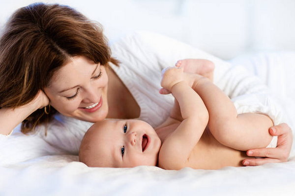 Потница у ребенка: 6 самых эффективных способов помочь малышу