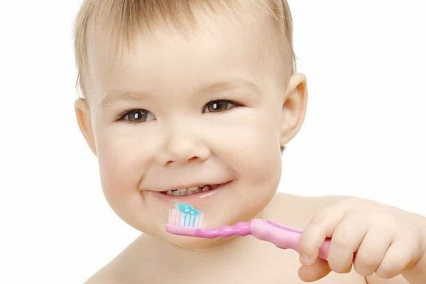 Как правильно ухаживать за молочными зубами?