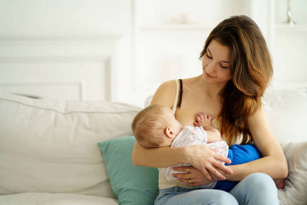 4 ситуации, когда мамы зря отказываются от грудного кормления малыша
