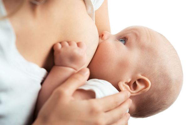 Ребенок кусает грудь во время кормления