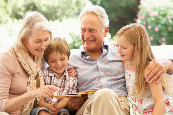 Этикет для бабушек и дедушек: 7 вещей, которые нельзя делать ни в коем случае