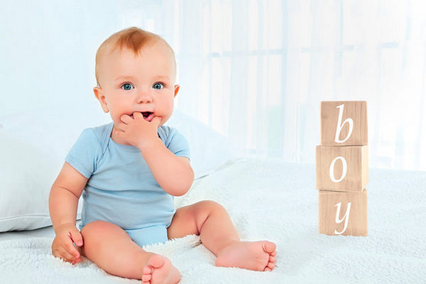 Развитие ребенка до 6 месяцев — чем грозит раннее присаживание?