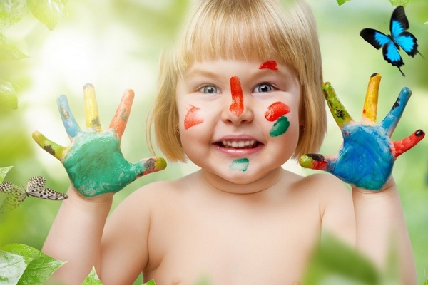 Раннее развитие: как выучить цвета и фигуры с малышом