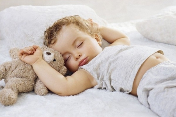 Почему так важно научить ребенка правильно спать