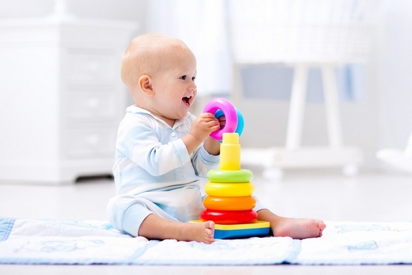 Развитие ребенка после года: 5 игрушек, которые действительно нужны